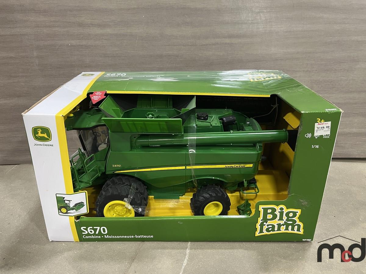 John Deere 1 16 Big Farm S670 Combine Toy